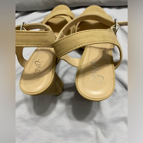 Y-Not Heels Tan/Cream Colored - Picture 3 of 4